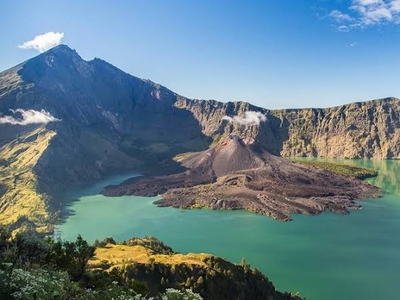 Danau cantik di Gunung Rinjani         